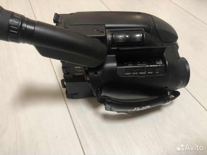 Видеокамера JVC GR-AX66