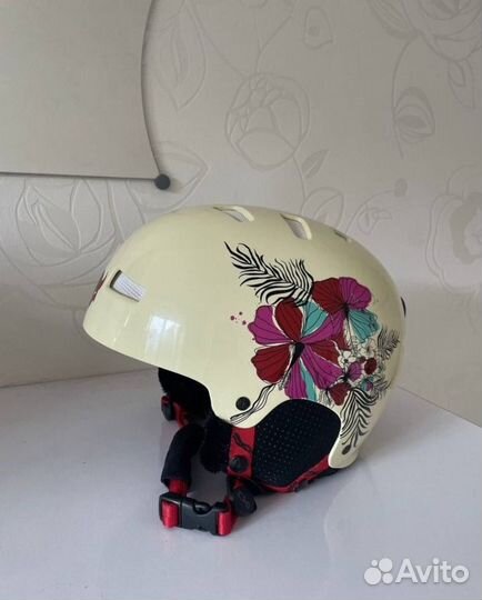 Шлем сноубордический женский TSG