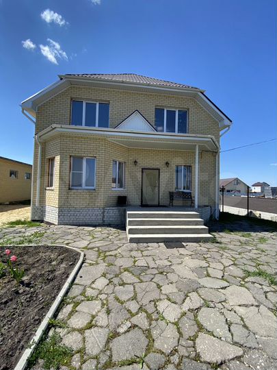 Коттедж 196,8 м² на участке 7 сот.