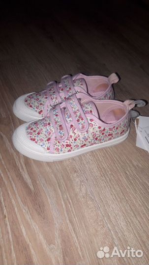 Обувь для девочки новая