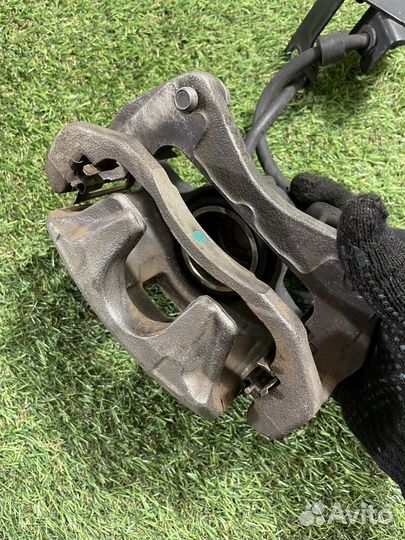 Тормозные суппорты передние Mitsubishi Lancer 10