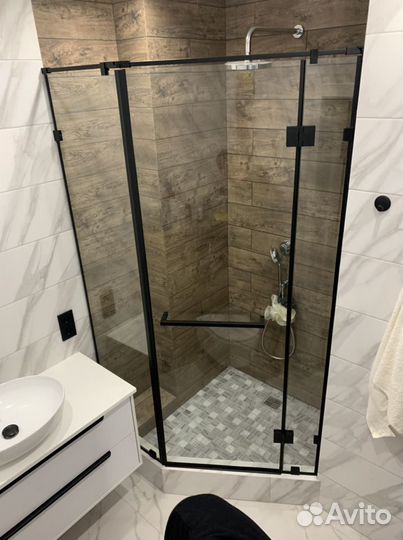Стеклянная душевая кабина