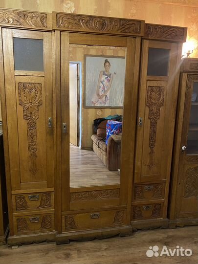 Антикварный гарнитур (мебель прошлого столетия)