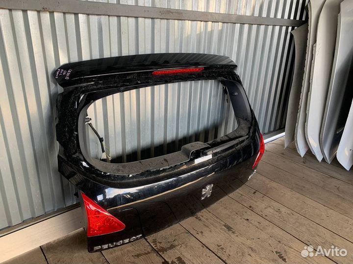 Крышка багажника Peugeot 3008 без стекла
