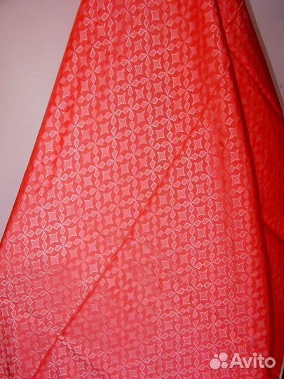 Отрез ткани атласной 440 см/114 см