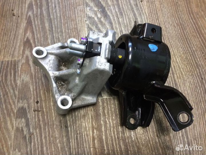 Опора двигателя правая Kia Rio 3, Hyundai Solaris