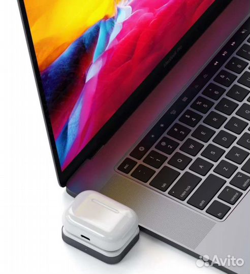 Беспроводная зарядка Satechi для AirPods