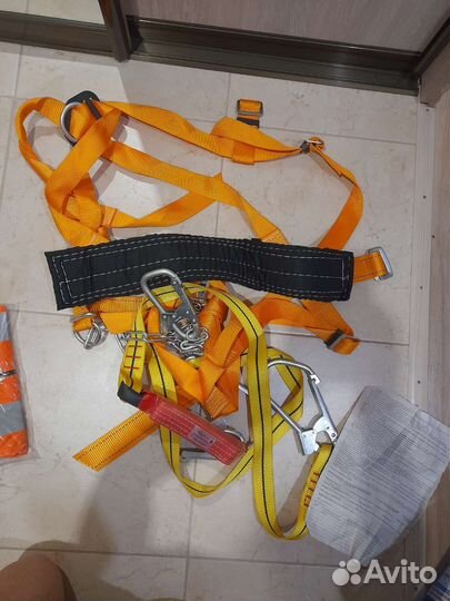 Страховочная привязь, строп