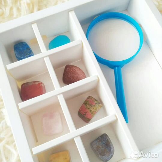 Набор самоцветов с лупой для юных исследователей