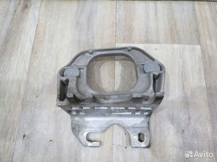 Кронштейн двигателя Renault Sandero 2