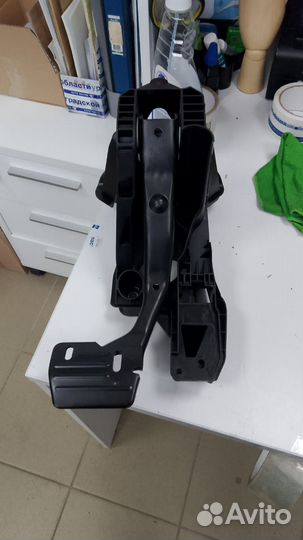 Педаль тормоза Volkswagen tiguan 5q1723058p