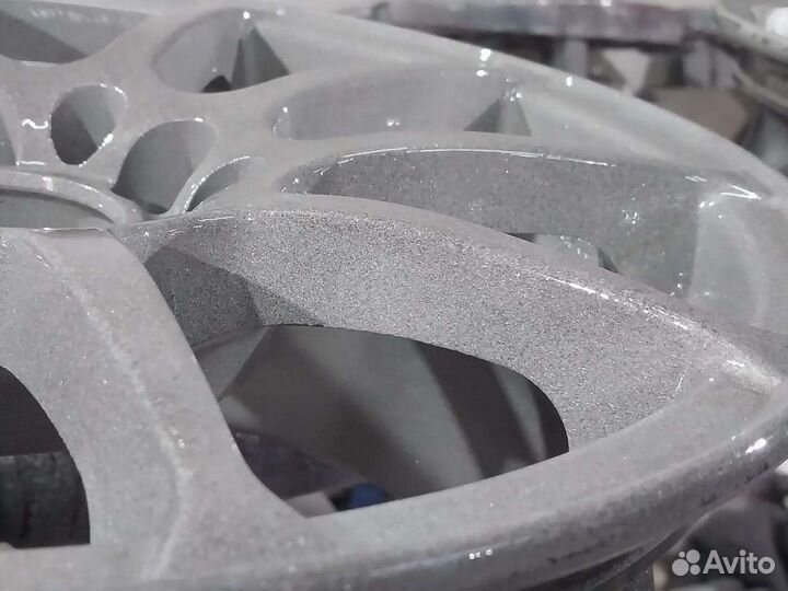 R15 Viatti Strada Asimmetrico 195/65, PCD 5x100 DIA 73.1