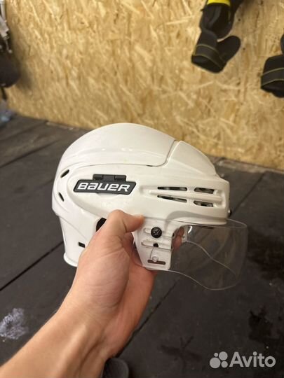 Хоккейный шлем