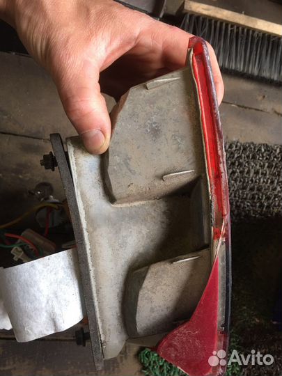 Задние фонари на Mitsubishi Carisma