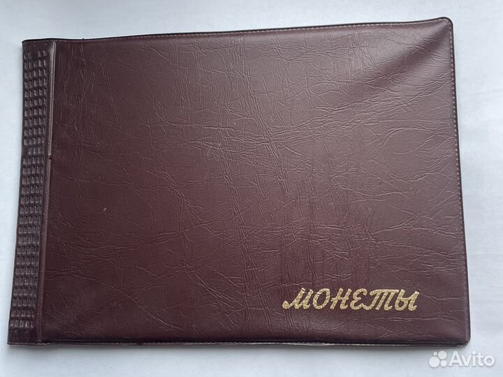 Альбом для монет новый на 60 монет