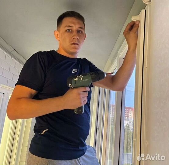 Мастер на час. Установка карнизов, люстр, розеток