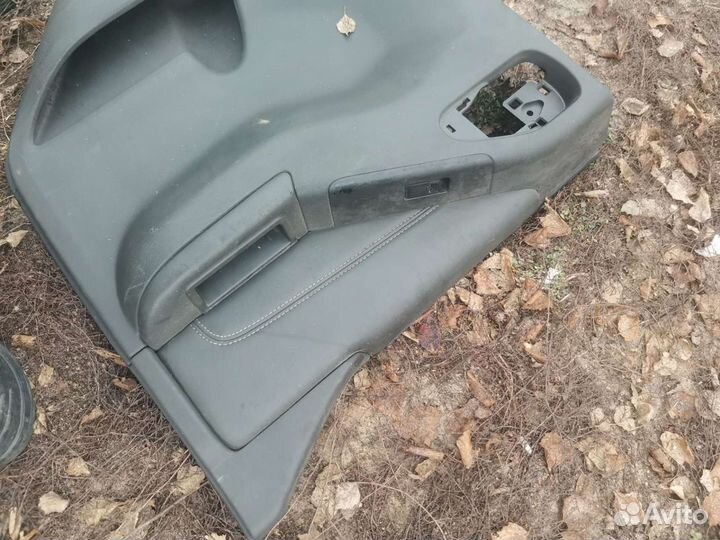 Nissan навара обшивка двери