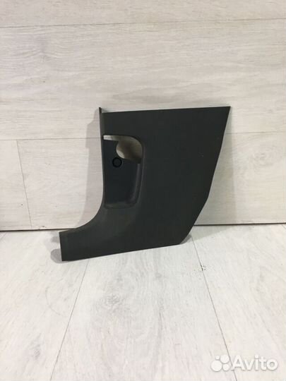 Обивка порога уголок volkswagen polo 5 1.6 мт седа