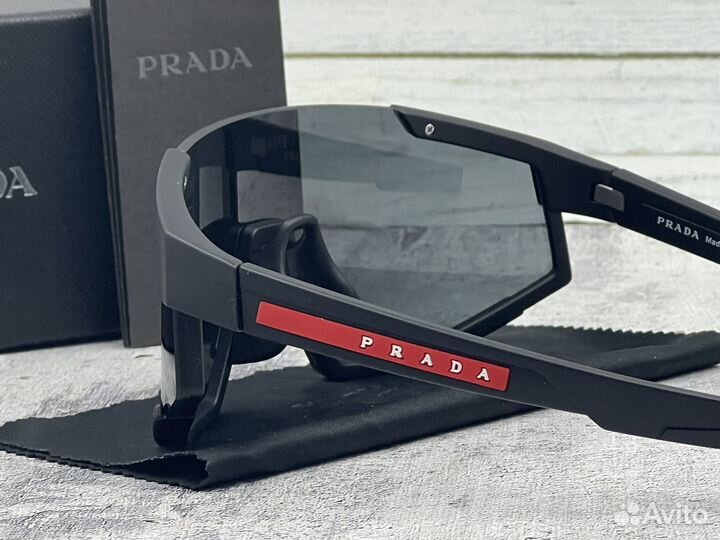 Солнцезащитные очки Prada прада
