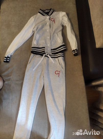 Спортивный костюм женский