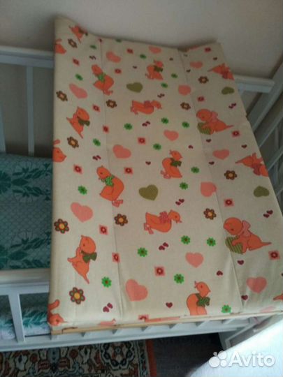 Пеленальная доска на кроватку