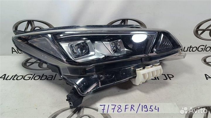 Фара правая Nissan Leaf