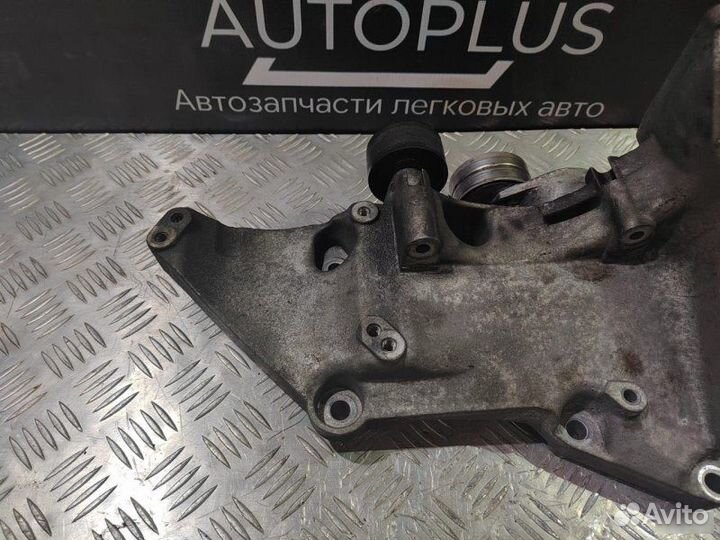 Кронштейн генератора Renault Laguna F4P 774