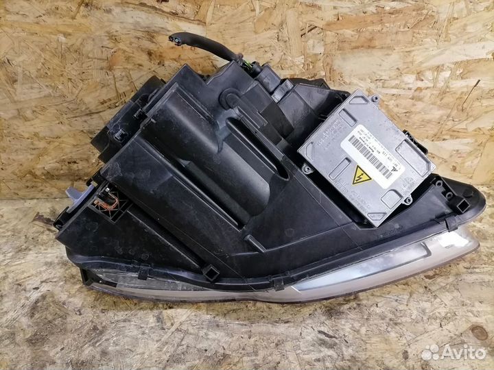 Фара левая Audi A4 B7 ксенон