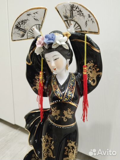 Статуэтка фарфор гейша