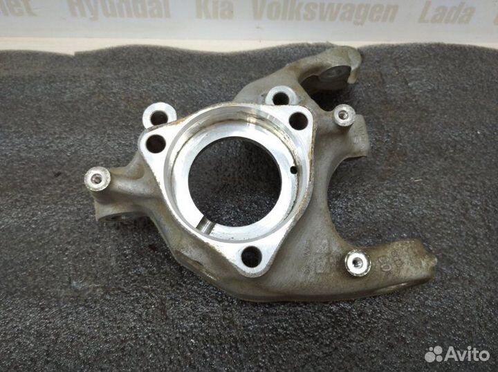 Кулак задний правый Volkswagen Tiguan 2 AD1