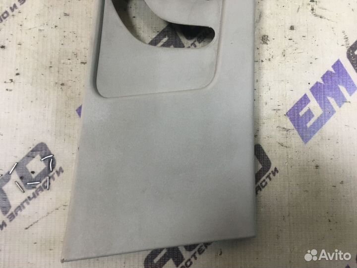 Накладка центральной стойки правая Форд Фокус 2