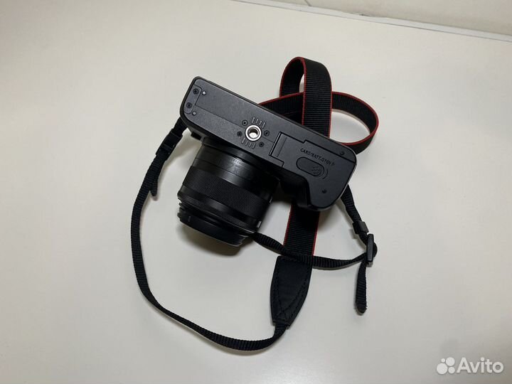 Canon eos m50 kit 15-45mm f/3.5-6.3 + адаптер EF-M