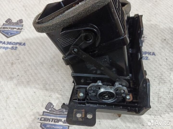 Дефлектор воздушный левый Hyundai Santa Fe 2