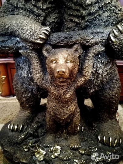 Медведи из мраморной крошки с бронзовым напылением