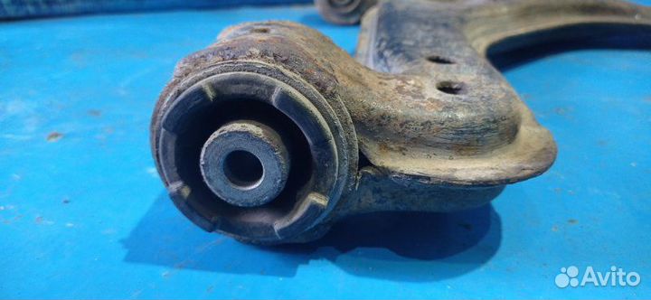 Передний правый рычаг Opel Zafira A минивен Z18XE