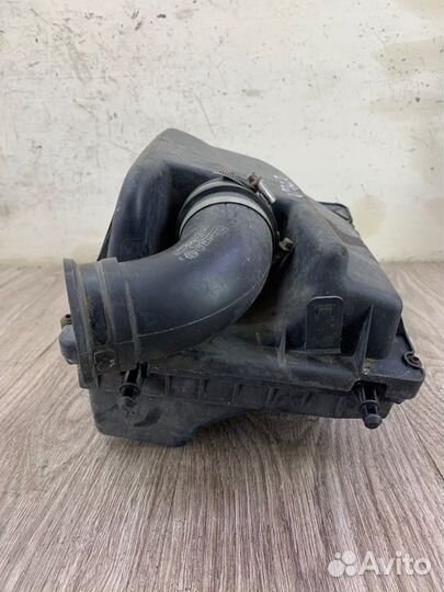 Корпус воздушного фильтра Opel Zafira B Z16XEP