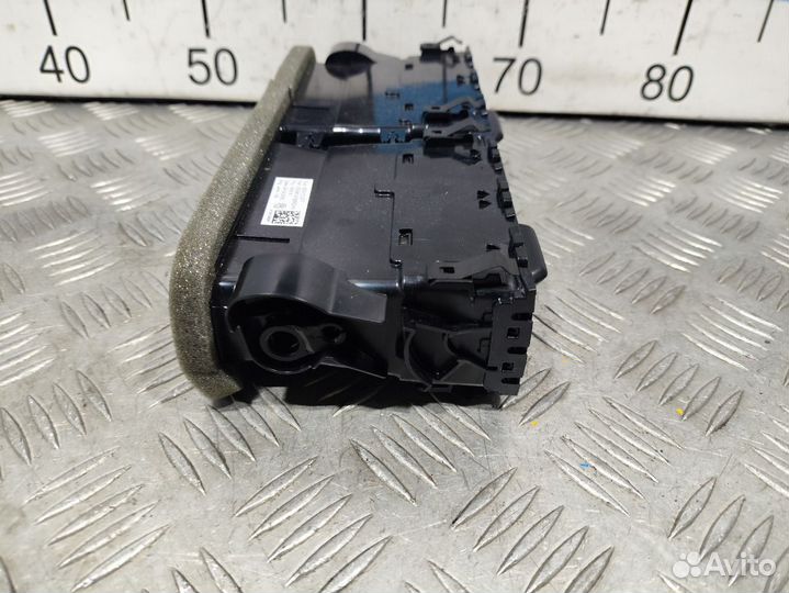 Б/У Дефлектор воздушный центральный VW T-Cr#001