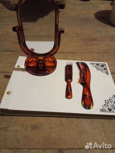 Зеркало с расчëской