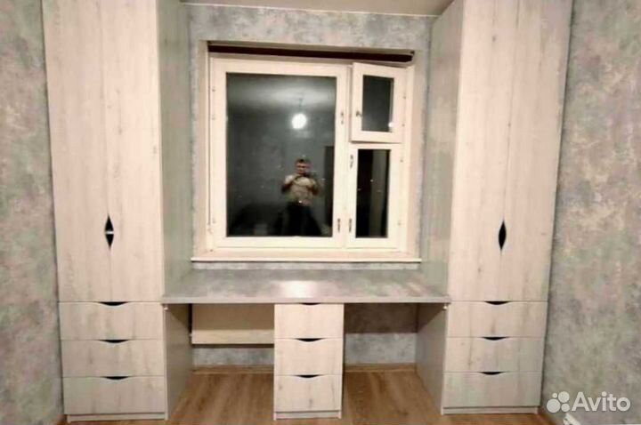 Детская рабочая зона у окна