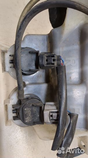 Бачок омывателя Toyota RAV 4, 2006