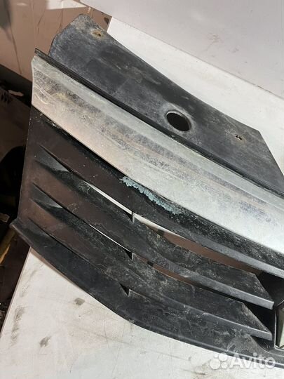 Решетка радиатора Renault Sandero 2013