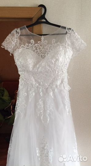 Свадебное платье со шлейфом