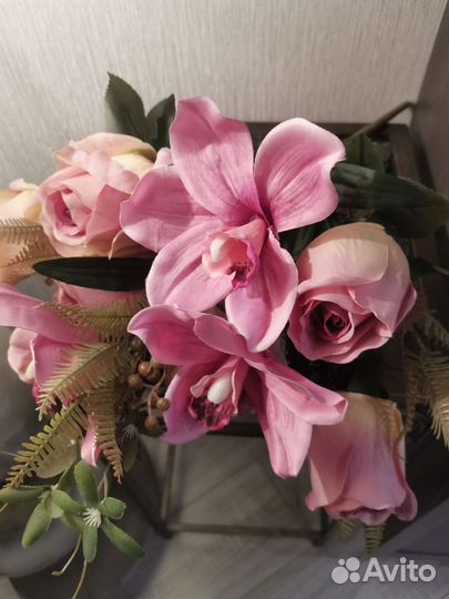 Искусственные цветы. Букет роз с орхидеей