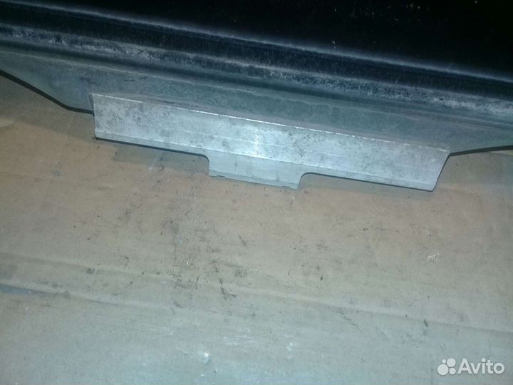 Стекло задний левой двери Mercedes W202