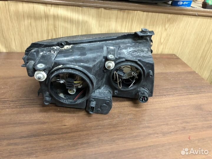 Фара левая Volkswagen Passat B5