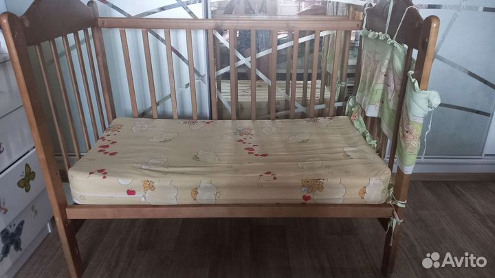 Детская кроватка с матрасом
