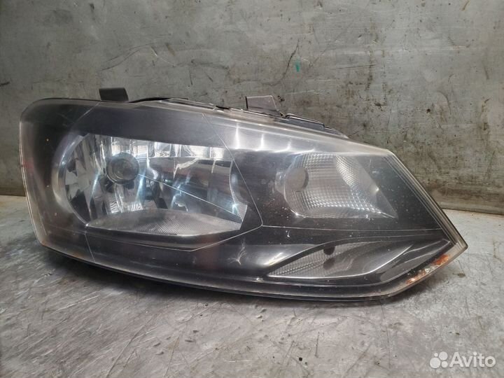 VW Polo Sedan Фара правая