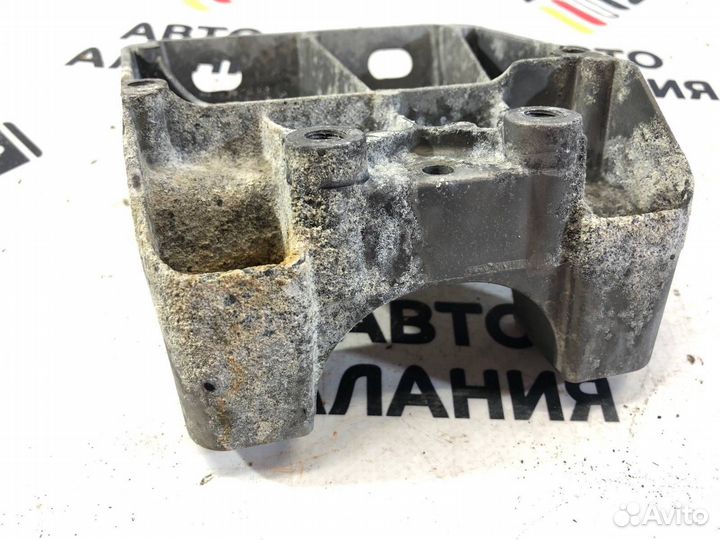 Кронштейн Bmw 6 E63 N62B48 2008