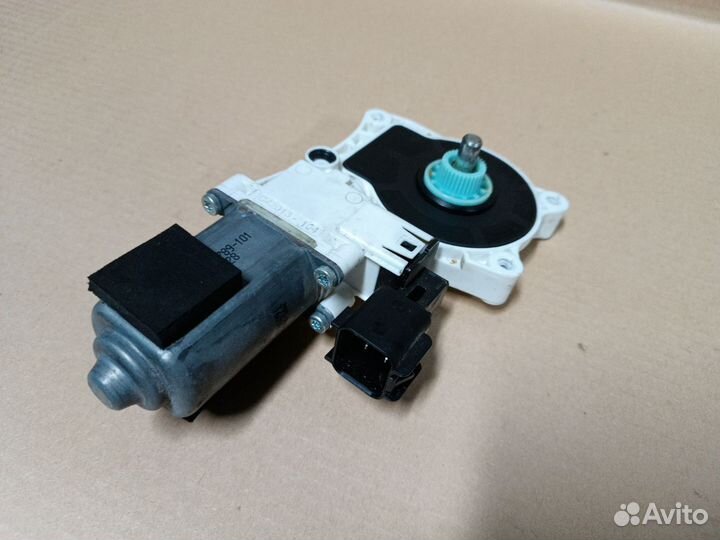 Моторчик стеклоподъёмника задний правый Jaguar F-p