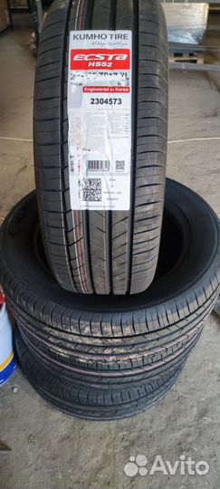 Kumho Ecsta HS52 235/55 R17